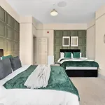 Cosy Flat In Cardiff - Sleeps 8